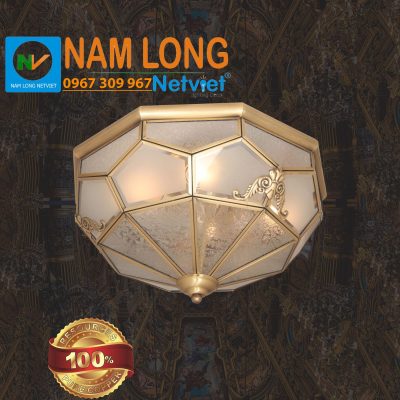 Đèn ốp trần bằng đồng NM003 thiết kế đa giác cổ điển, thân đồng thau màu vàng, chụp thủy tinh, 3 bóng E27, kích thước Ø330xH200mm NamLong NetViet
