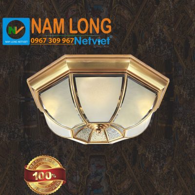 Đèn ốp trần bằng đồng NM006A-B thân đồng thau màu vàng, chụp thủy tinh hình khối cổ điển, sử dụng 3 bóng E27, kích thước Ø380xH160mm NamLong NetViet